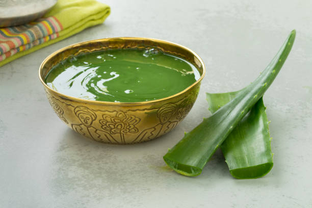 Pure Gel Ooru in a bowl with fresh leaves